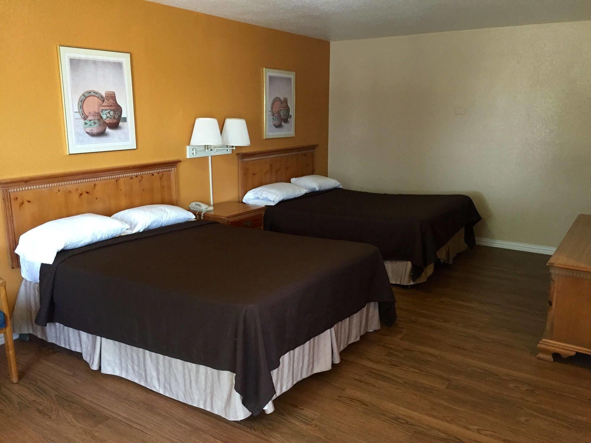 Regency Inn Hondo Ngoại thất bức ảnh